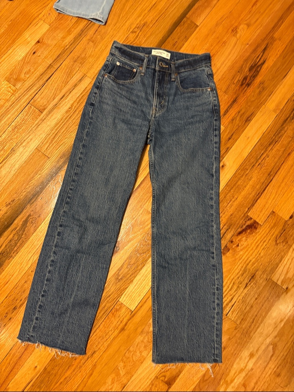 Abercrombie & Fitch woman’s  Dark Blue Relaxed Denim Jeans - Picture 2 of 2